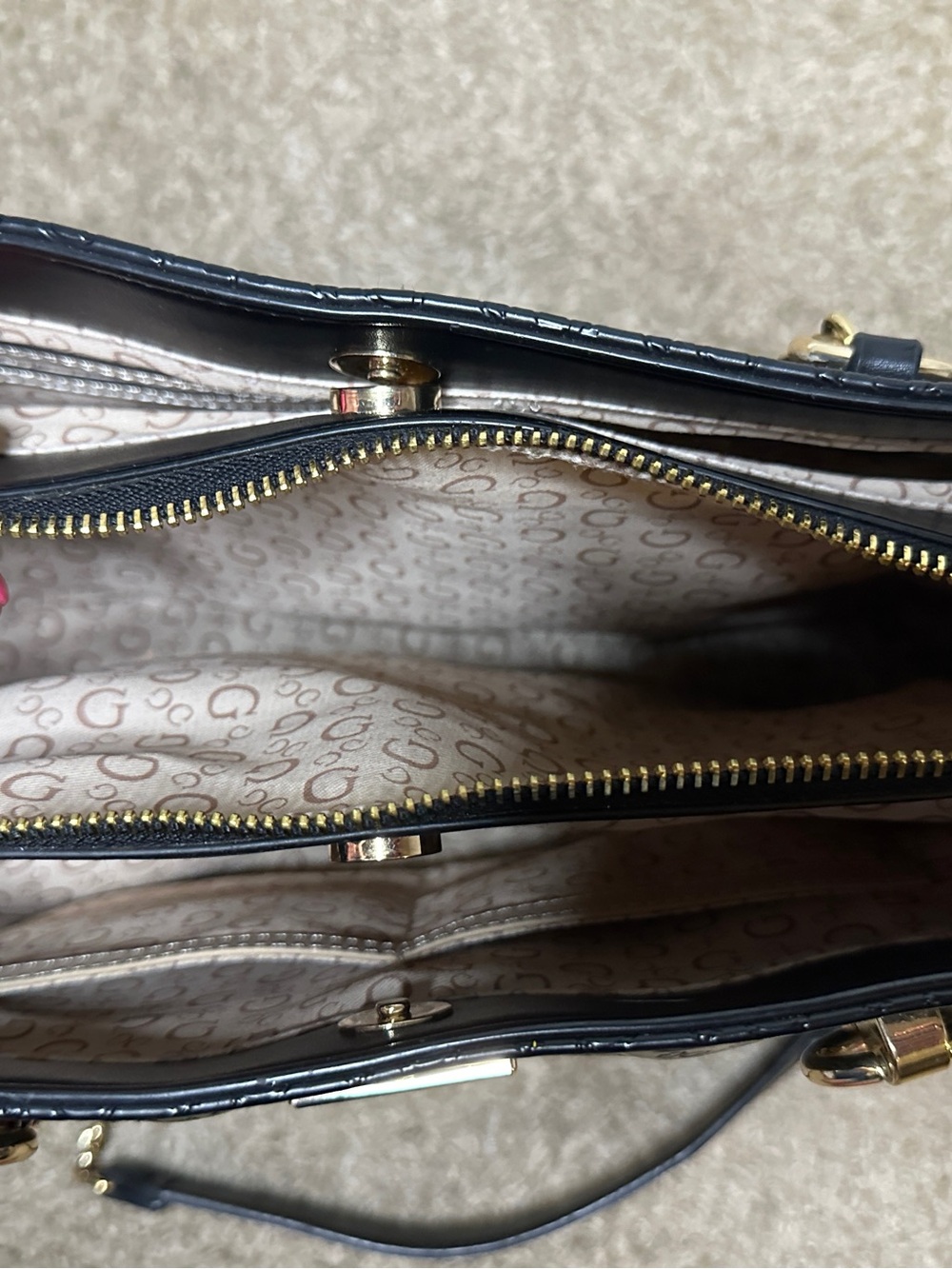 GUESS purse - Picture 6 of 13